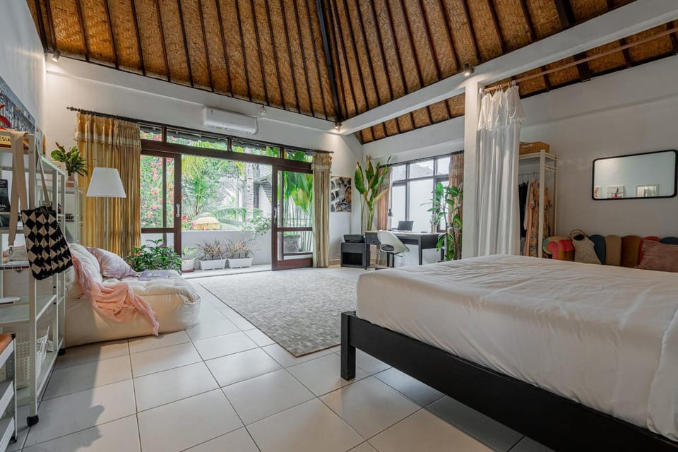 Bed, Bedroom, air conditioner