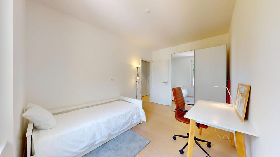 Bed, Photo of the whole room, Seating area, Bedroom