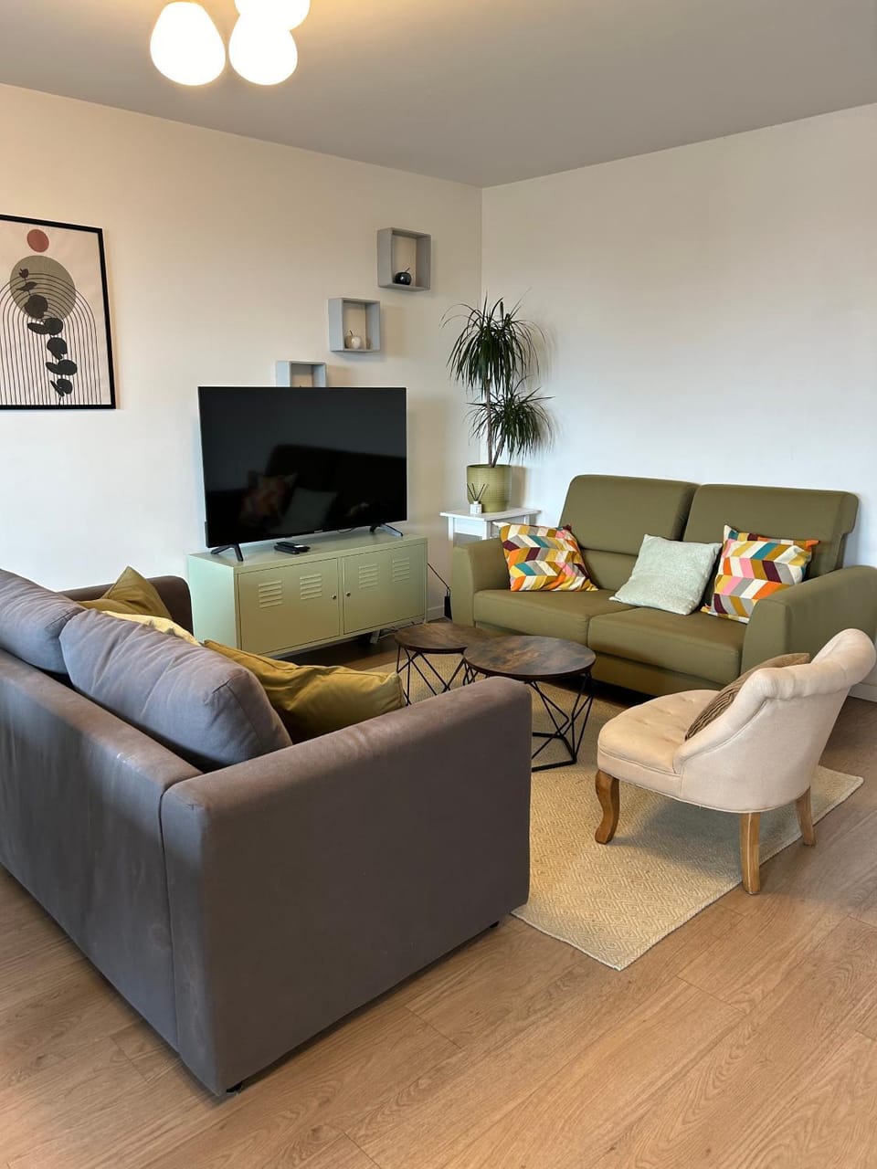 Communal lounge/ TV room, TV and multimedia, Living room, Seating area, Evening entertainment