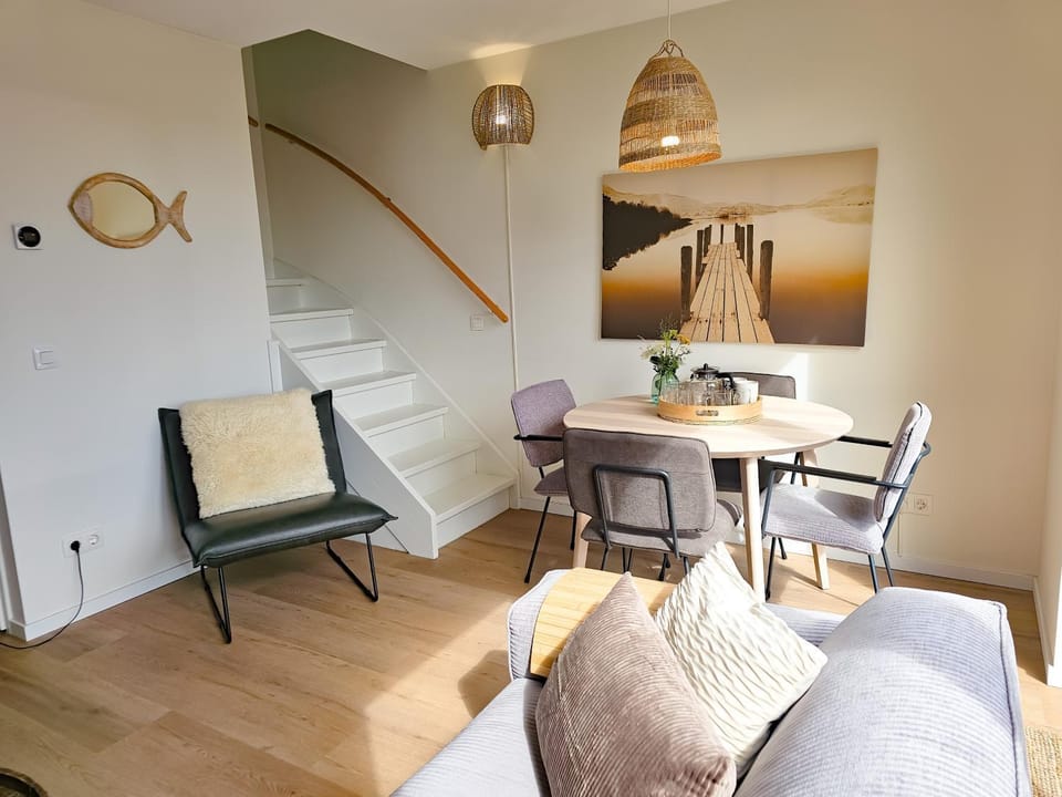 Seating area, Dining area