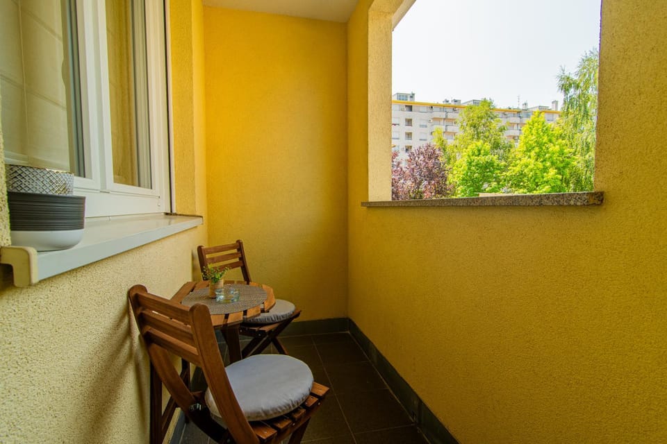Patio, Day, View (from property/room), Balcony/Terrace, Seating area, Location