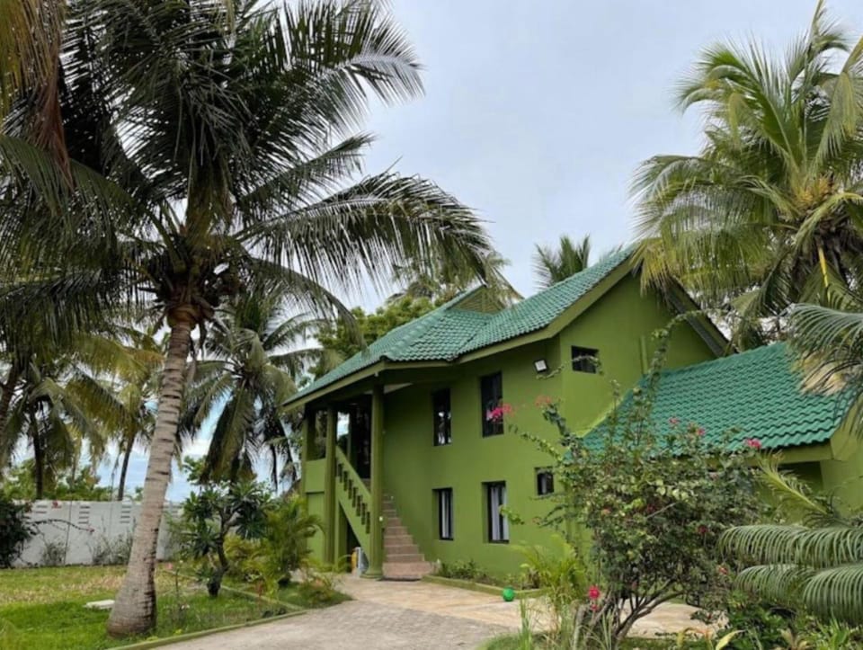 Property building, Day, Garden