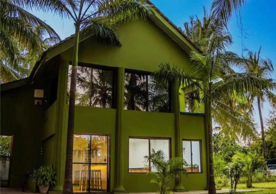 Property building, Garden, View (from property/room), Garden view