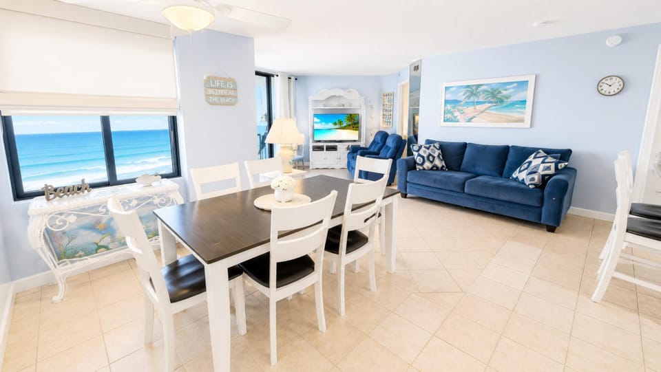 Natural landscape, Living room, Seating area, Dining area, Sea view