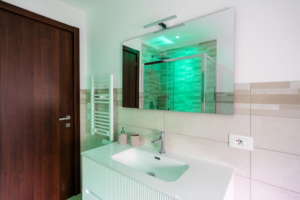 Shower, Bathroom, towels