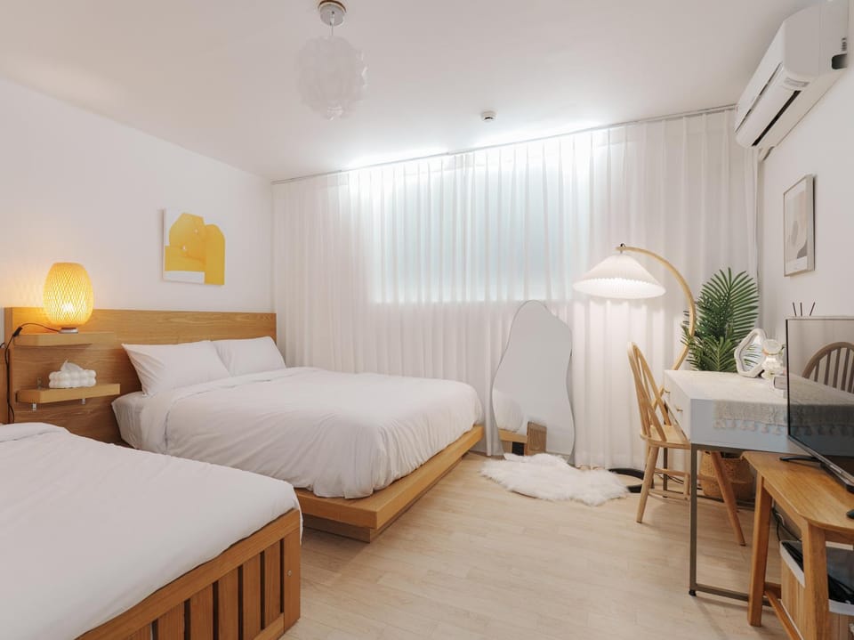 Bed, Bedroom, air conditioner
