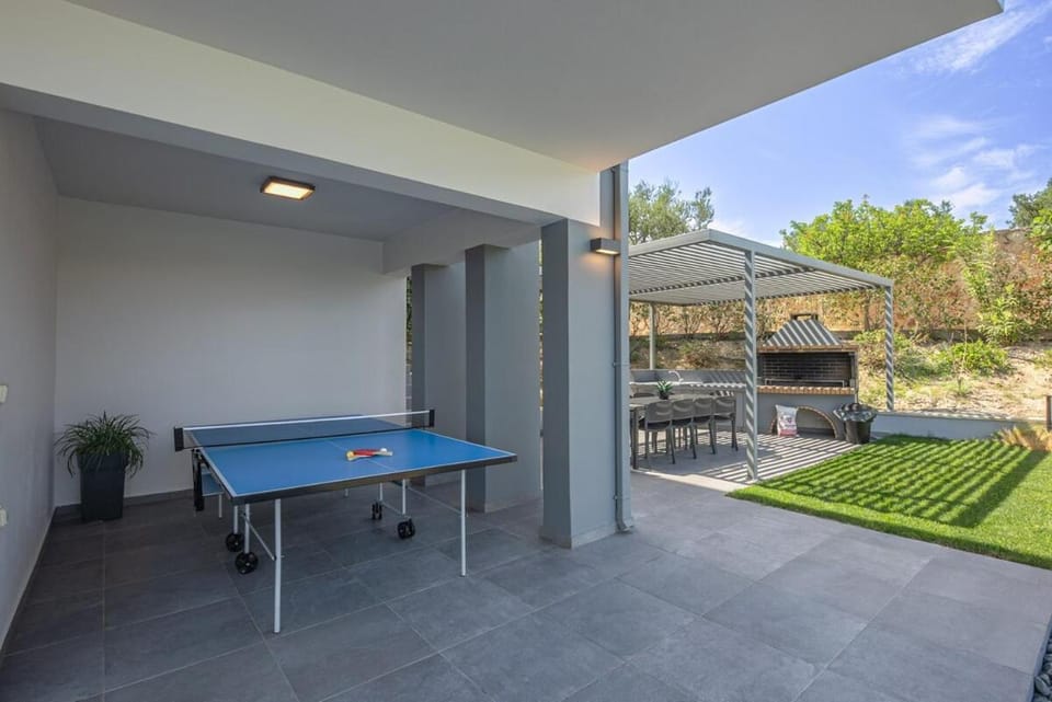 Table tennis
