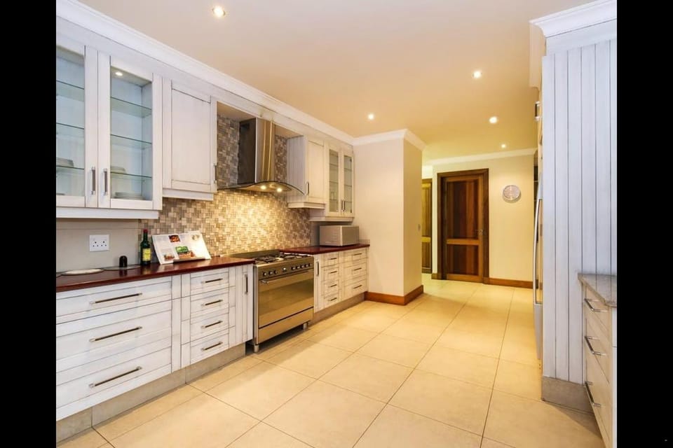 Kitchen or kitchenette, Communal kitchen