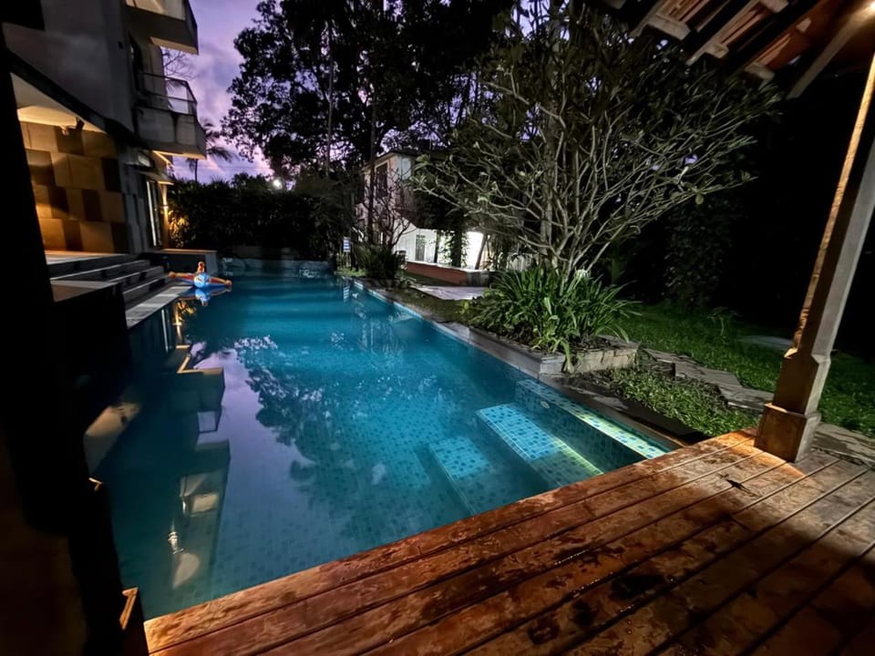 Swimming pool
