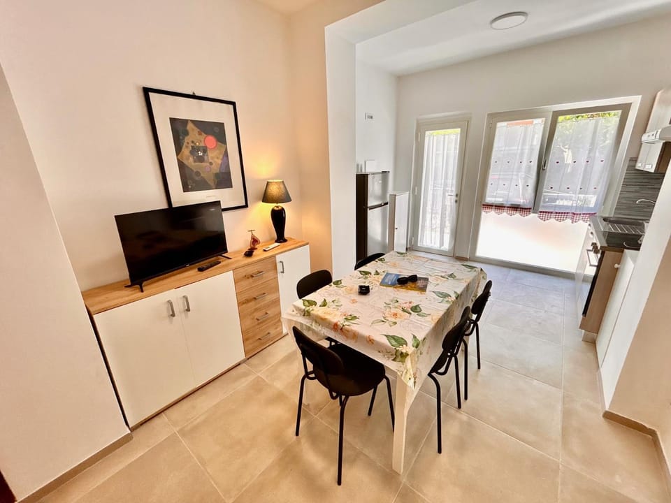 Mono Limone sx con corte, posto auto ed aria condizionata vicino al mare Apartment in Marcelli