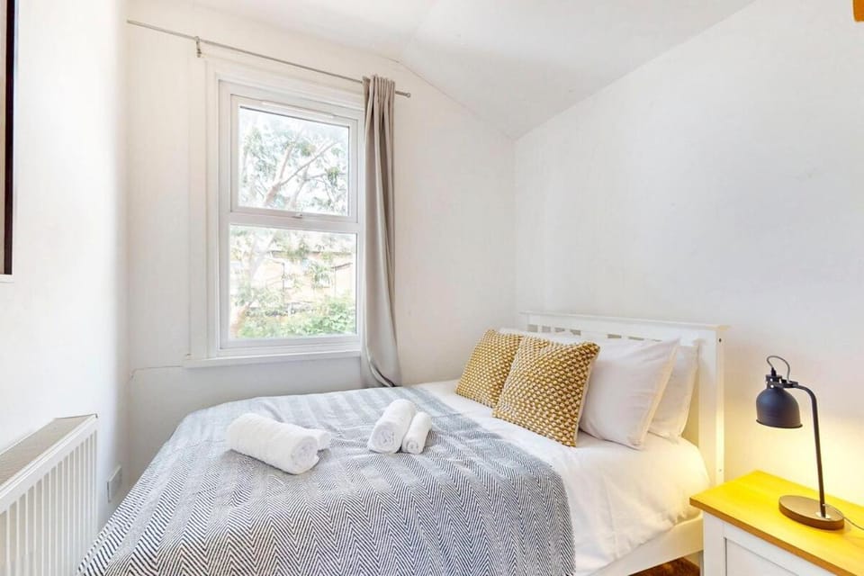 Bright 3Bed House 10Min to Meridian Water Station House in London