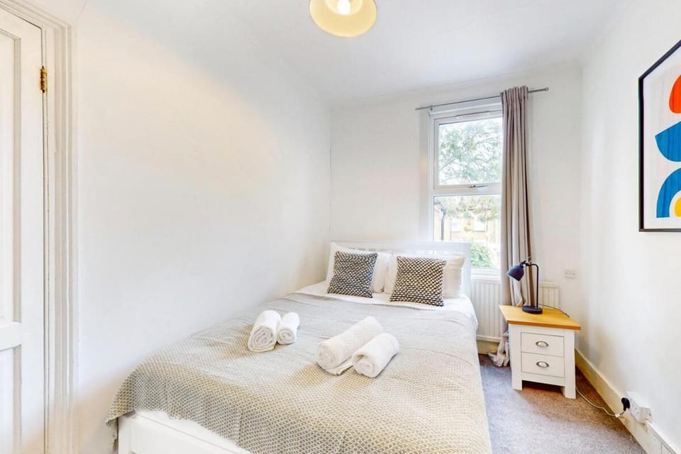 Bright 3Bed House 10Min to Meridian Water Station House in London