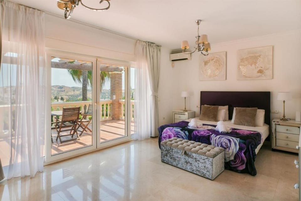 Bed, View (from property/room), Balcony/Terrace, Bedroom, air conditioner
