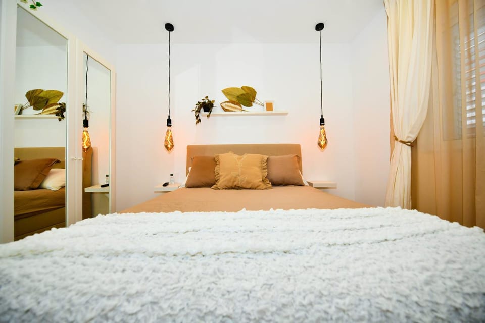 Bed, Photo of the whole room, Bedroom, wardrobe