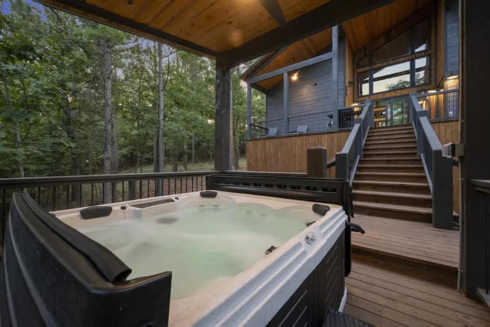 Brookhaven - Hot Tub House in Oklahoma