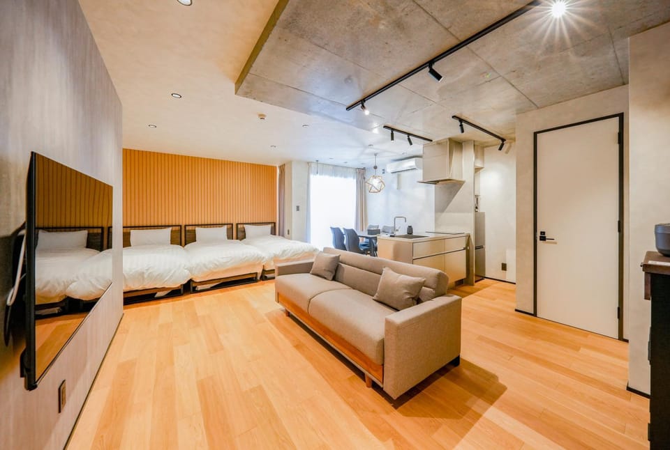 Bed, TV and multimedia, Living room