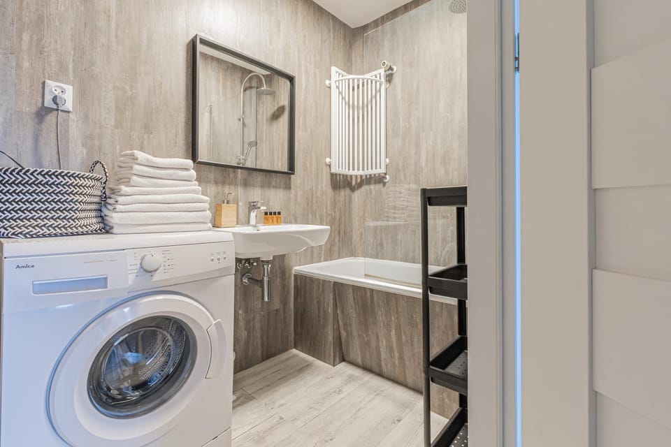 Bathroom, towels, washing machine