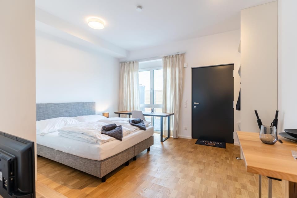 Bed, Photo of the whole room, Bedroom, towels