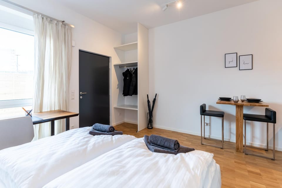 Bed, Living room, Photo of the whole room, Seating area, Dining area, Bedroom, wardrobe