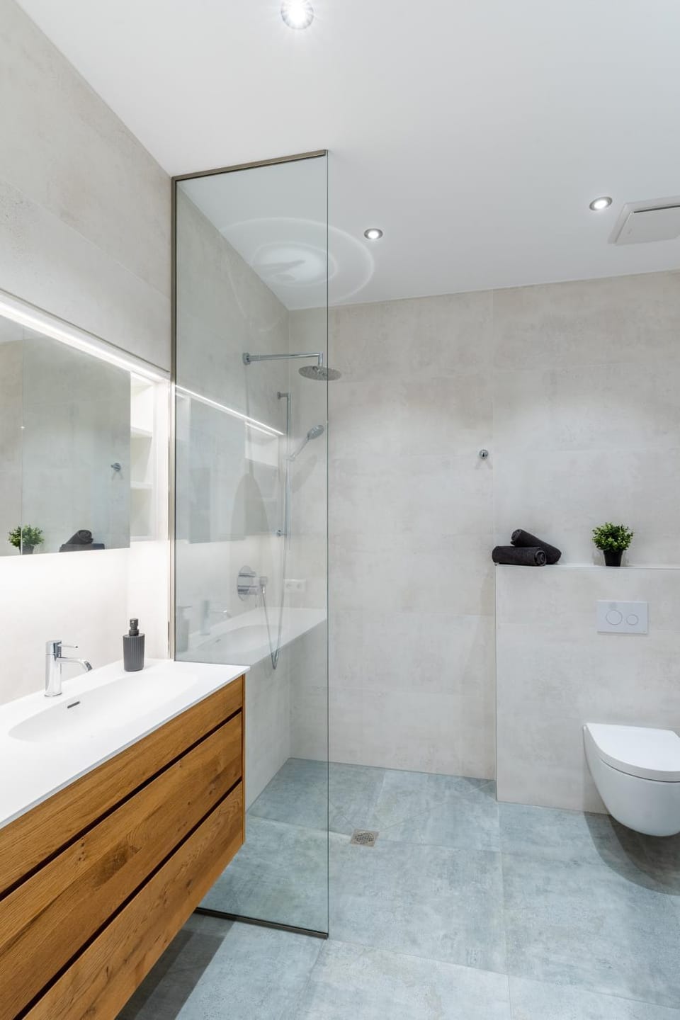 Shower, Toilet, Bathroom, hair dryier