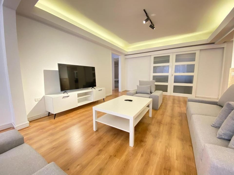 Communal lounge/ TV room, TV and multimedia, Living room, Seating area