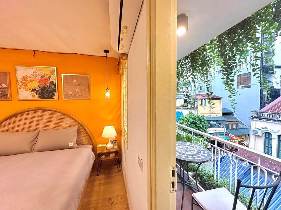address 16 gia ngư City view Big Balcony 3Br Apartment in Hanoi
