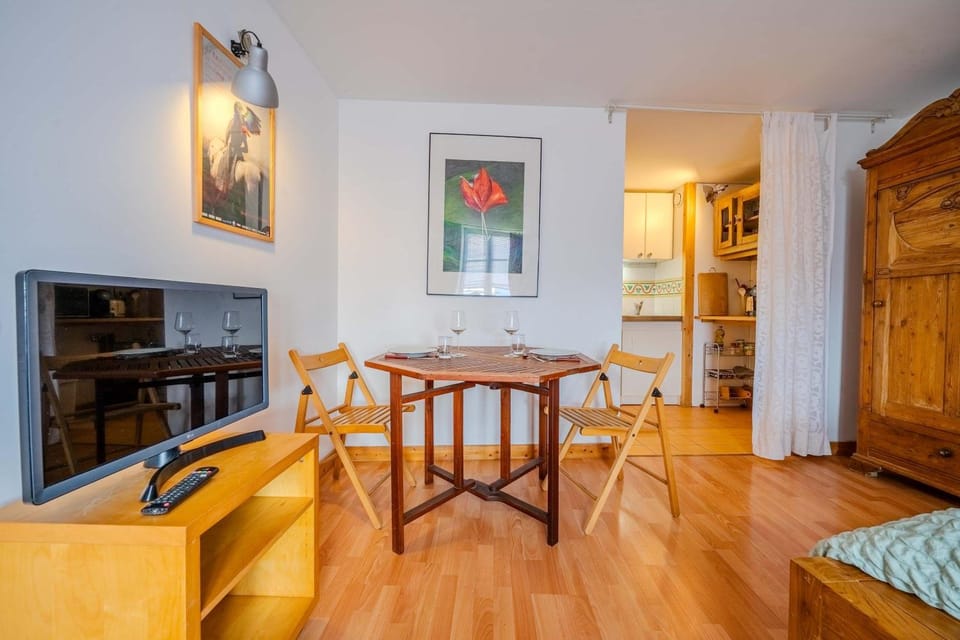 Studio Gambetta en centre ville a 2 pas du marche Apartment in La Rochelle