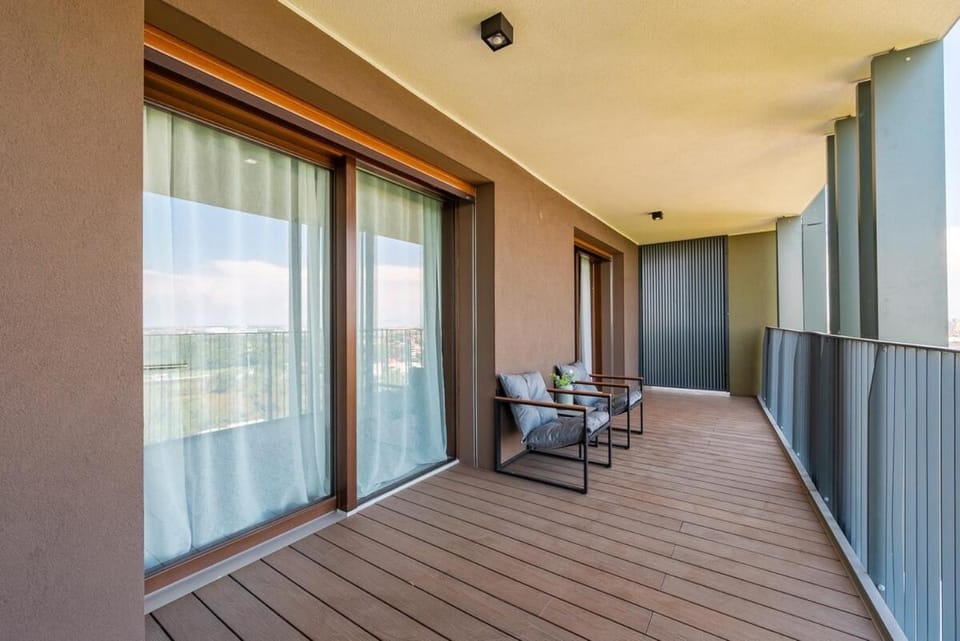 Park Towers 17 - Apt Design - Large Terrace - AC Apartment in Milan