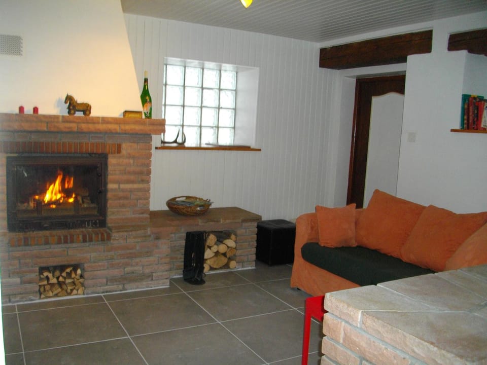 Living room, Seating area, fireplace