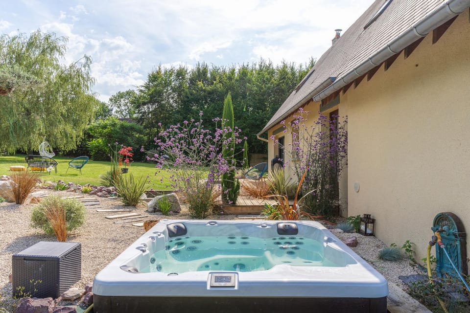 Day, Garden, Hot Tub, Garden view
