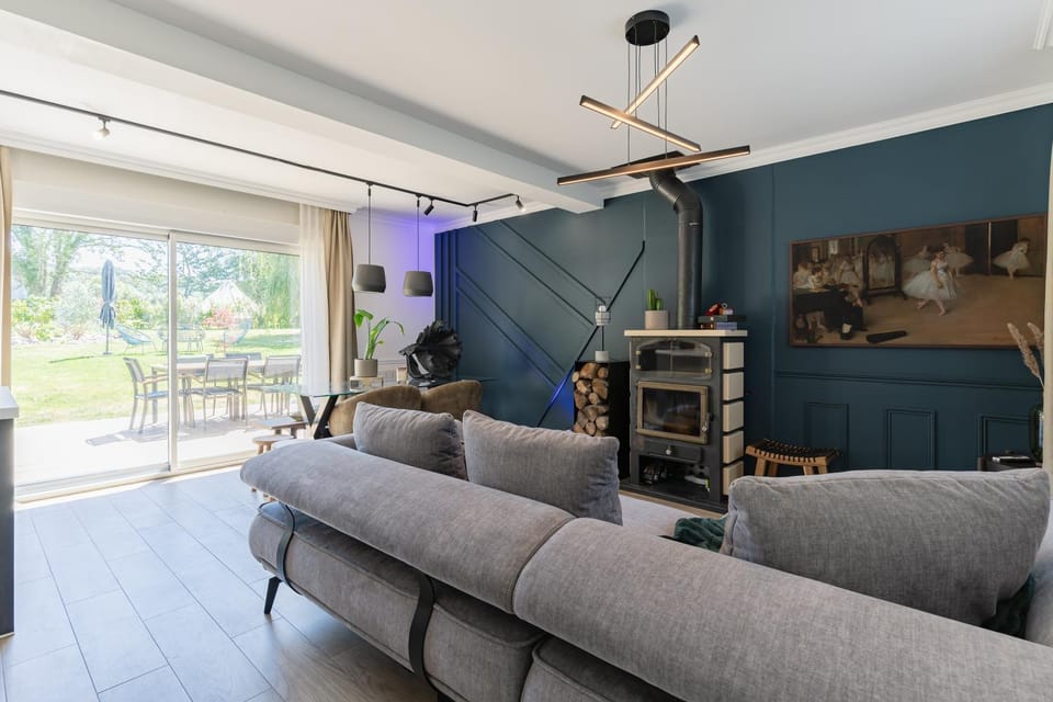 Living room, Seating area, fireplace