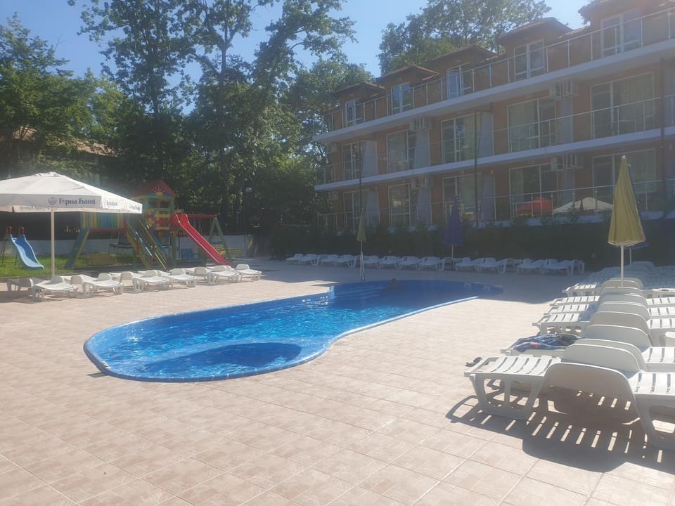 Swimming pool, Swimming pool