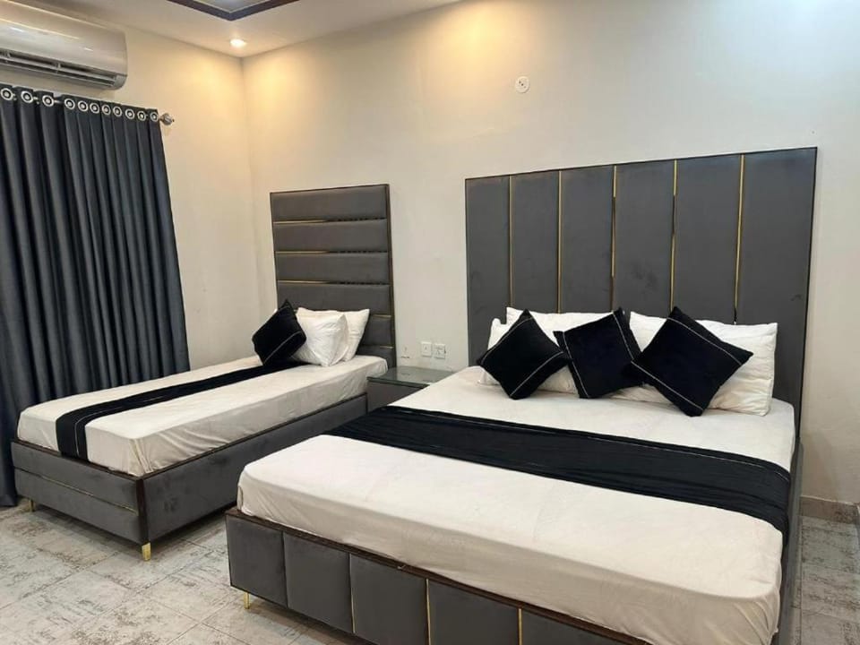 Pearl Galaxy Family Guest House Hotel in Karachi