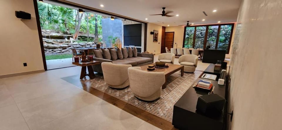 TV and multimedia, Living room, Seating area