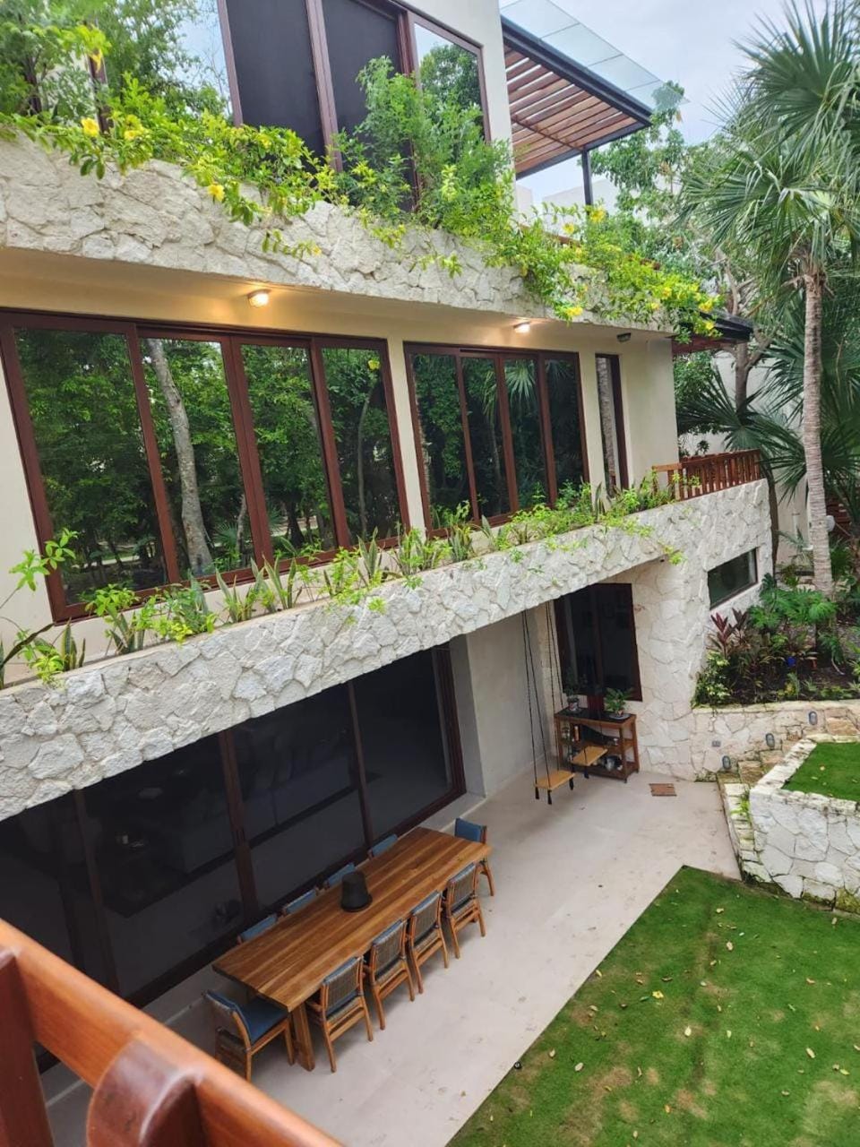 Property building, Patio, Spring, Day, Garden, View (from property/room), Balcony/Terrace, Garden view