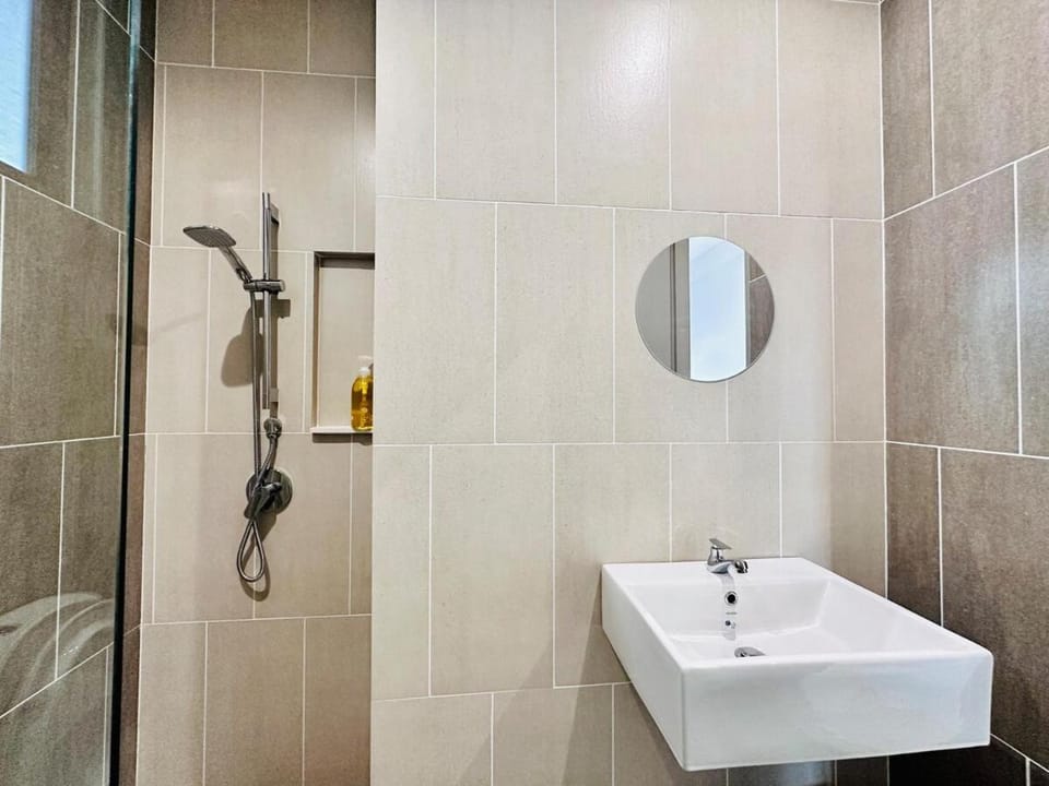 New LuxurySuite Rooftop Pool Stunning View airport 9pax Apartment in Bayan Lepas