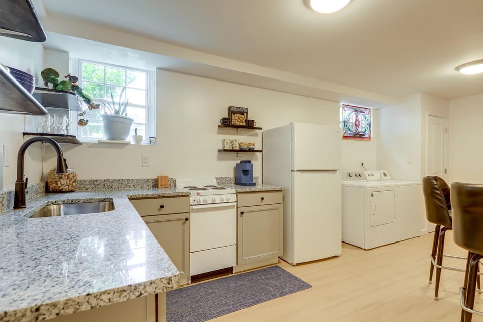 5 Mi to Trilith Studios: Apt w/ Furnished Pergola Apartment in Fayetteville