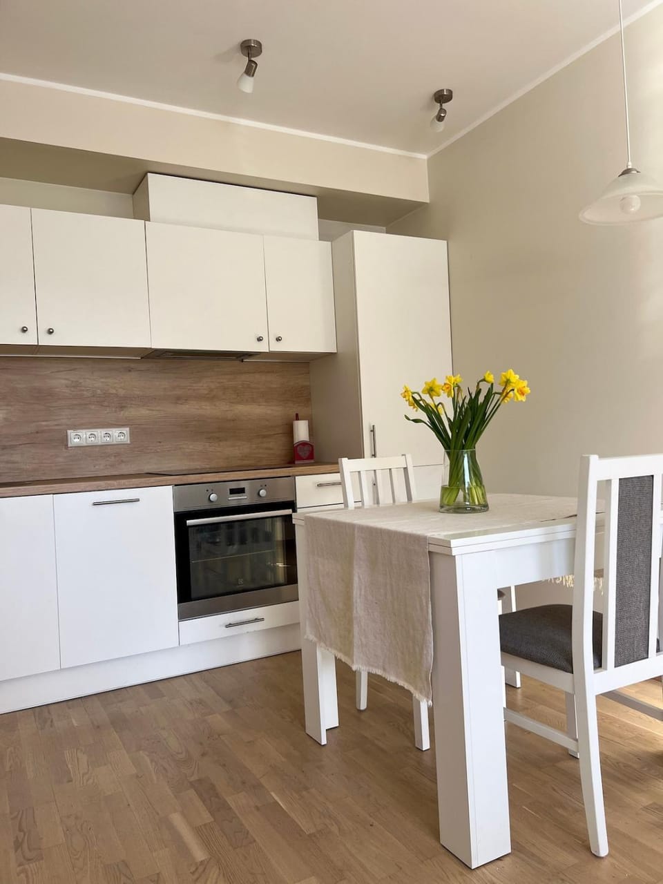 Kitchen or kitchenette, Dining area, dishwasher, stove