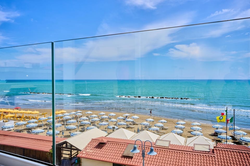 View (from property/room), Balcony/Terrace, Sea view