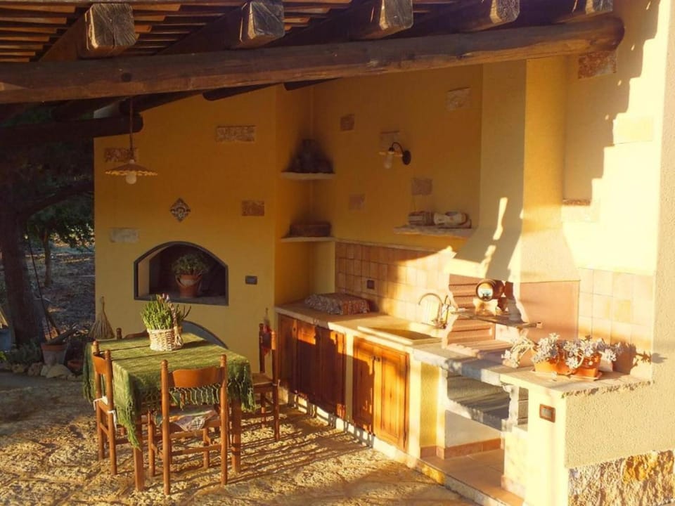 Property building, Kitchen or kitchenette, Living room