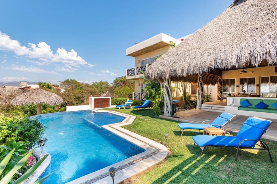 CHARLYS PARADISE, adult house, 3 rooms, sea view House in Brisas de Zicatela