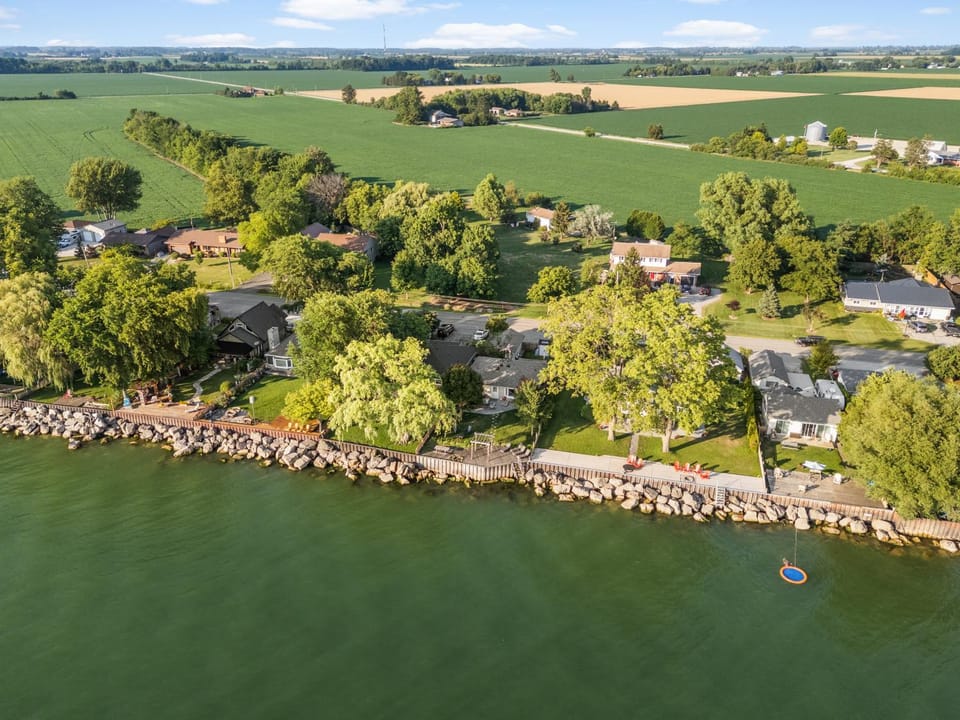 Birds Eye View on Erie with Hot Tub & Game Room House in Leamington