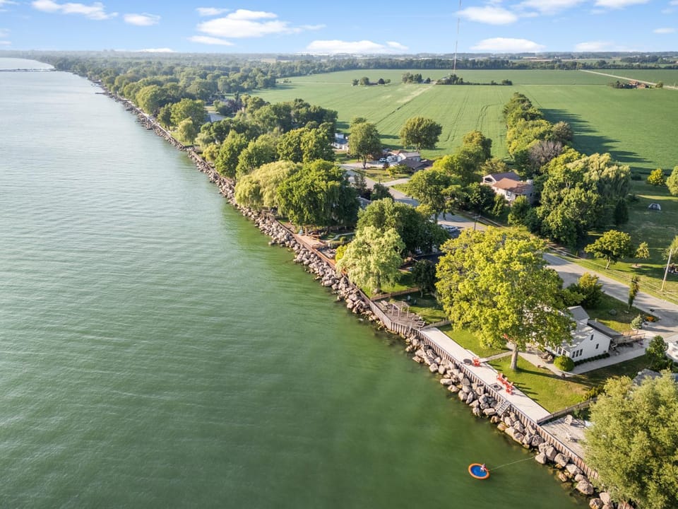 Birds Eye View on Erie with Hot Tub & Game Room House in Leamington
