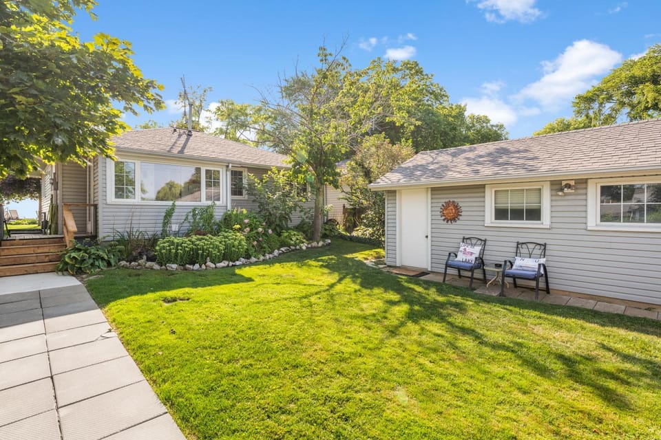 Birds Eye View on Erie with Hot Tub & Game Room House in Leamington