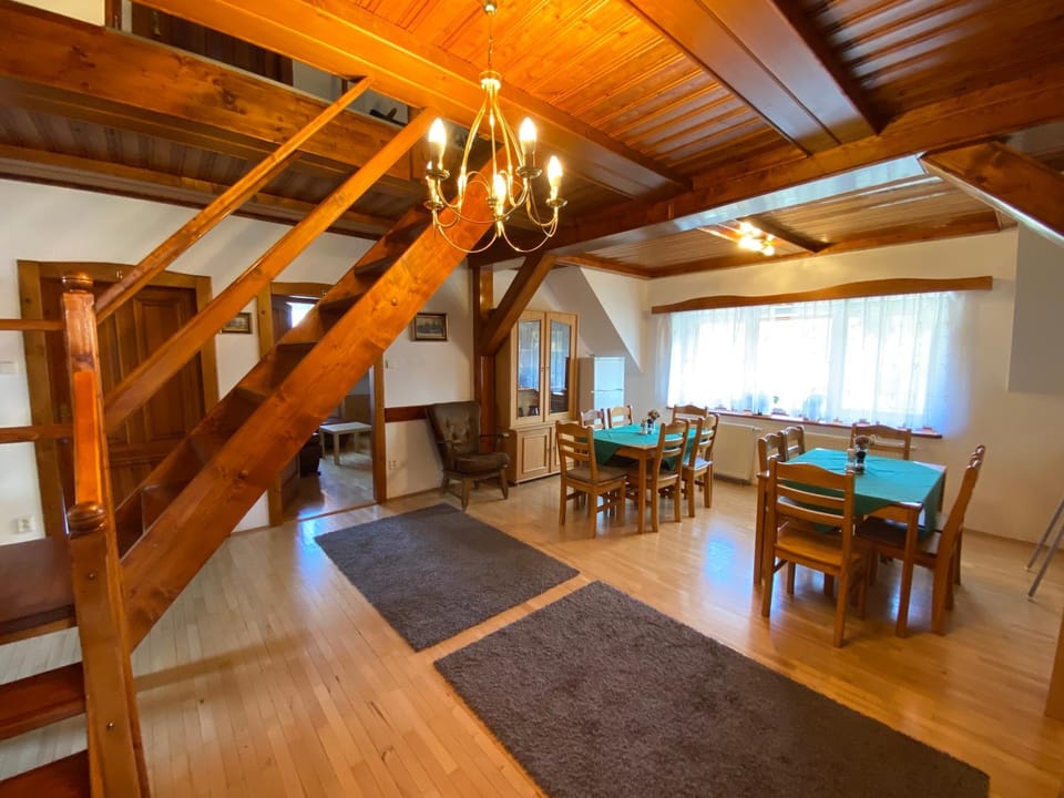 Living room, Seating area, Dining area, Communal kitchen, Lunch