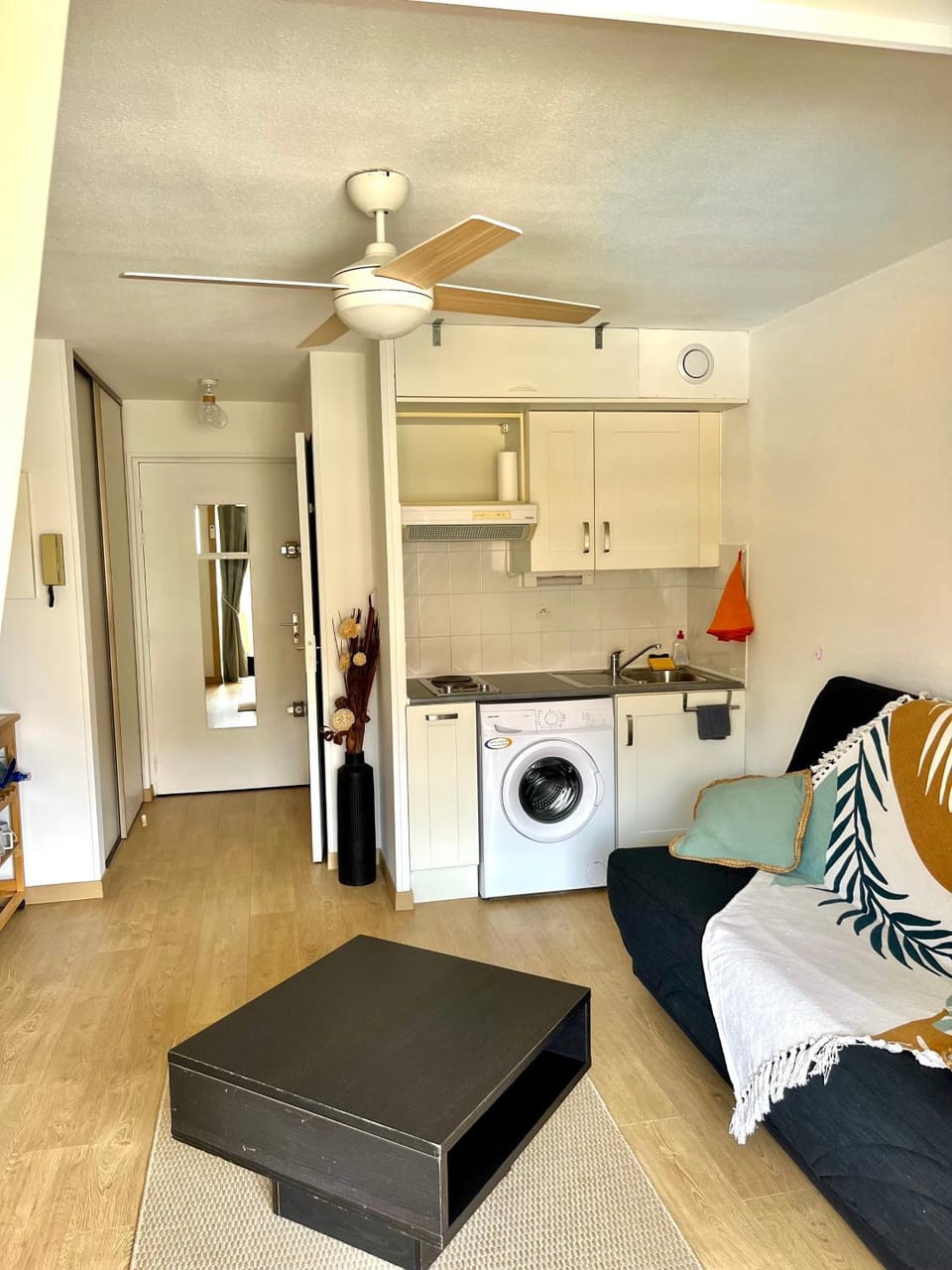 Kitchen or kitchenette, Living room