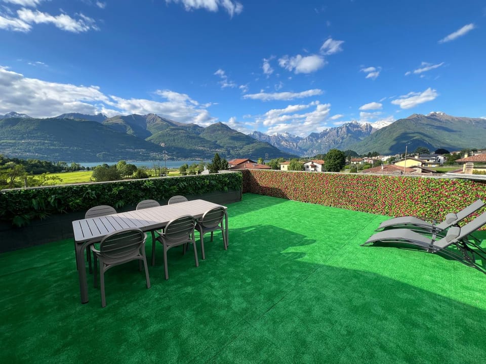 Day, Natural landscape, Lake view, Mountain view, sunbed