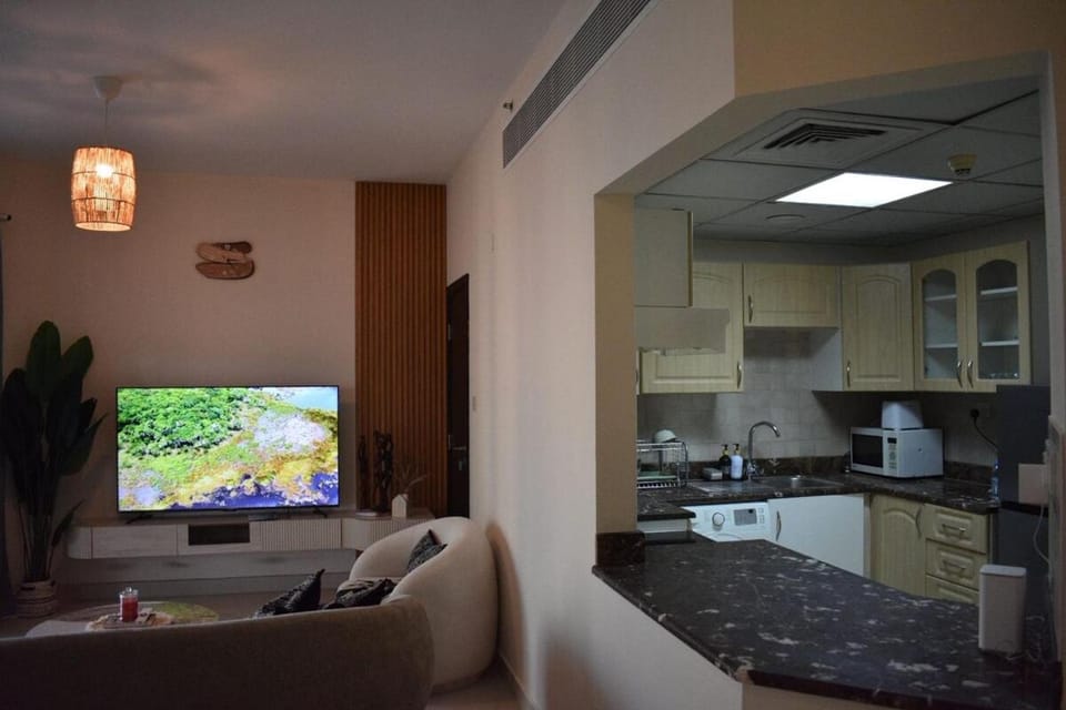 Cozy 2BR -Near JBR Beach &Metro Apartment in Dubai