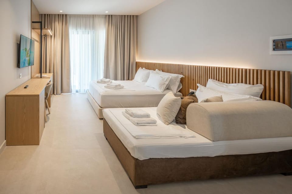 Bed, TV and multimedia, Bedroom