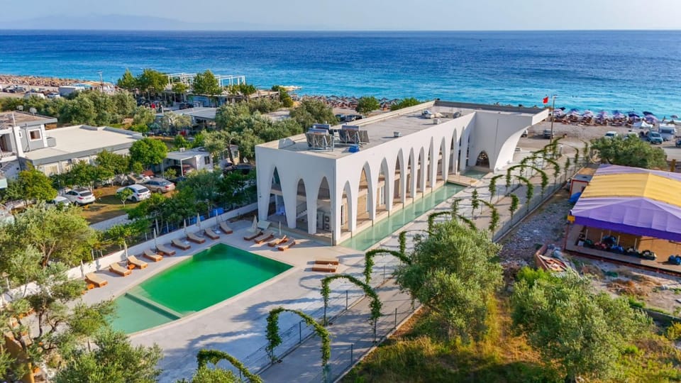 Property building, Sea view, Swimming pool